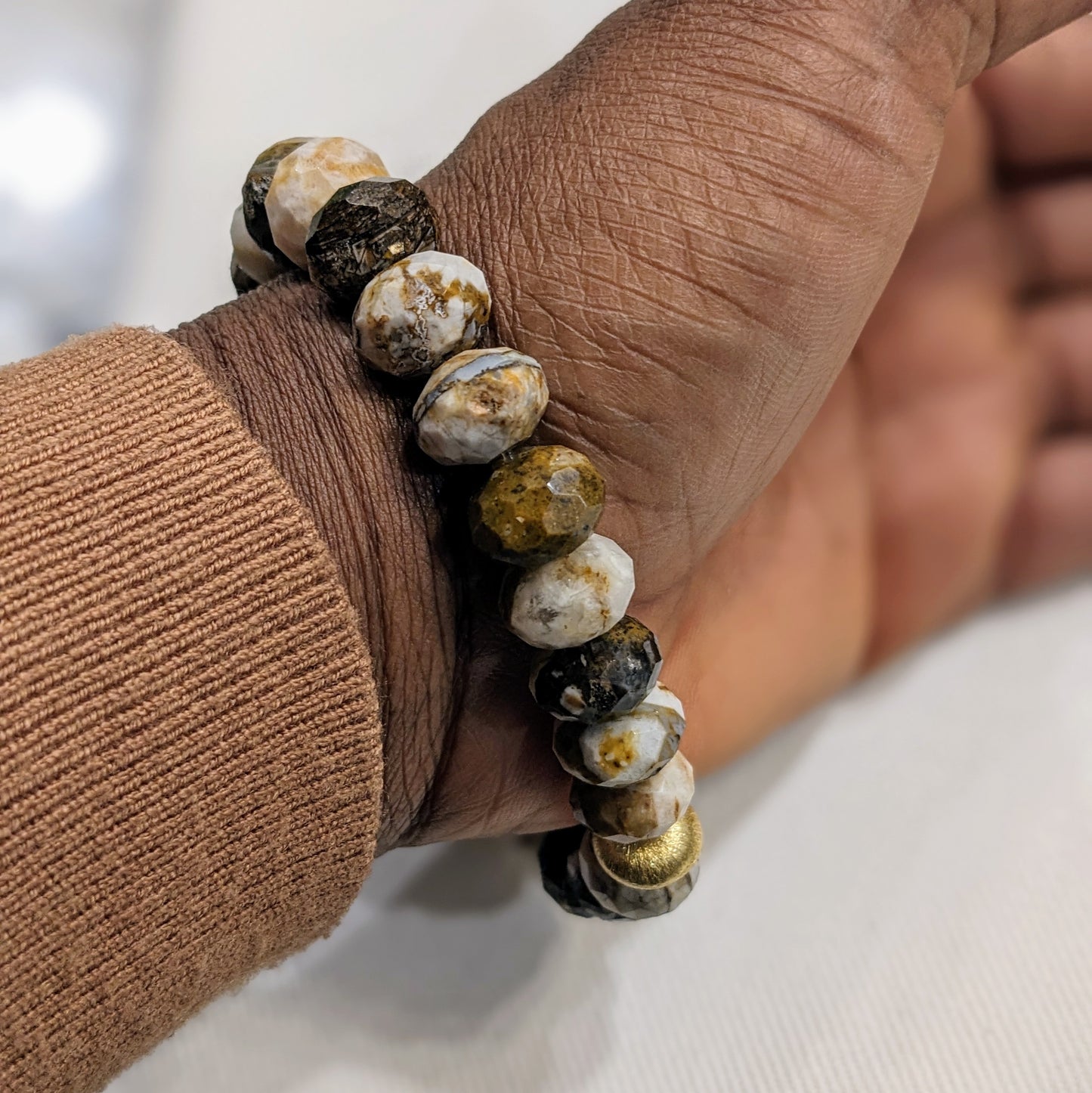 Pulsera Ro &amp; Gieo de Madera con Jaspe y Latón Chapado en Oro de 24 Kilates