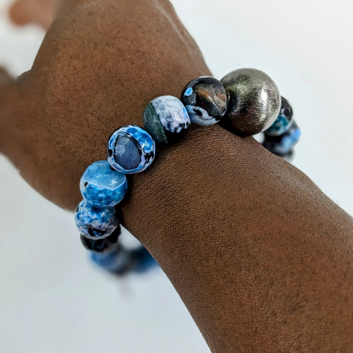 Ro & Gieo Agate & Blackplated Brass Bead Bracelet