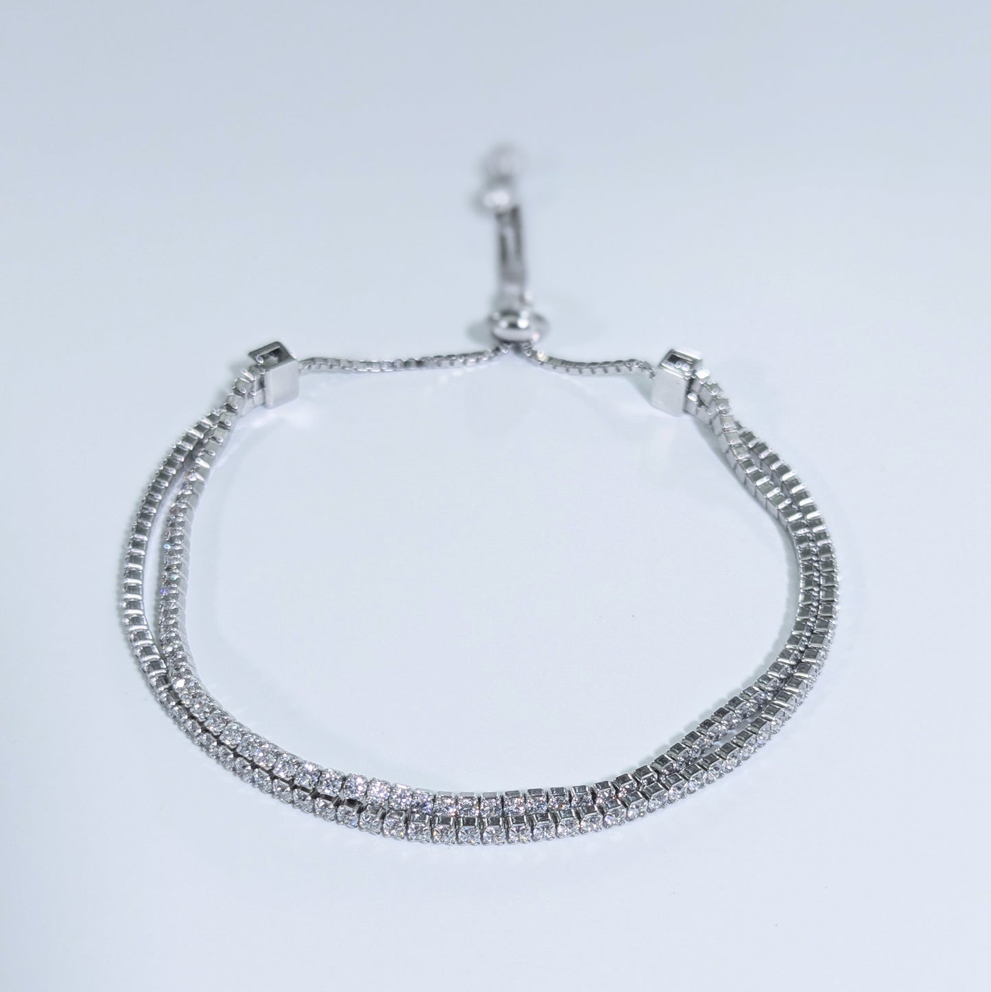 Pulsera de plata de ley 925 con doble tenis y circonitas.