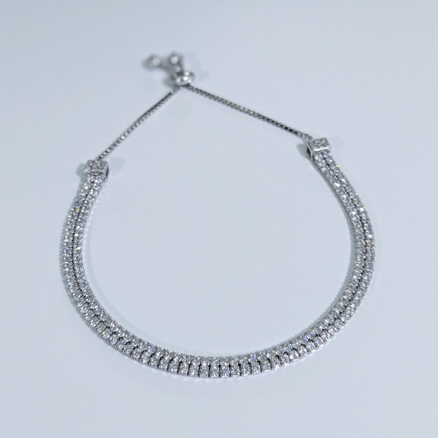 Pulsera de plata de ley 925 con doble tenis y circonitas.